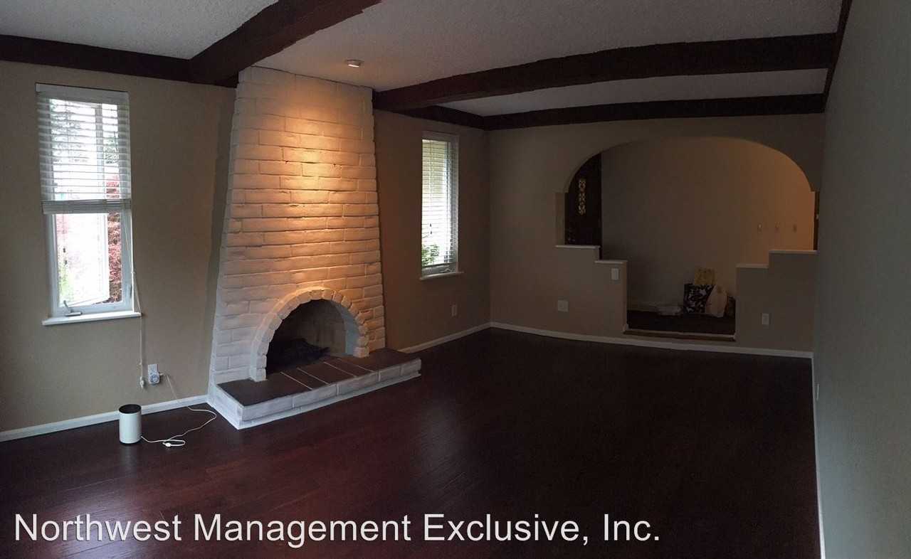 9517 NE Ferngrove St - Photo 2 of 9