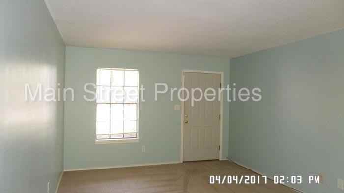 3952 Elmcrest Dr - Photo 3 of 20