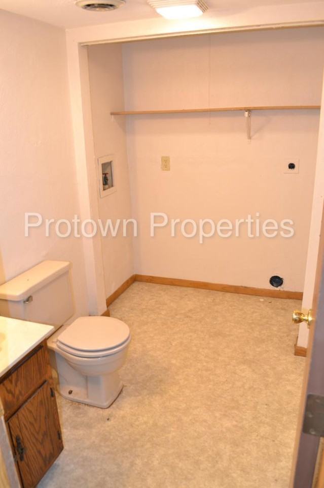 672 Meadowood Ln - Photo 3 of 7