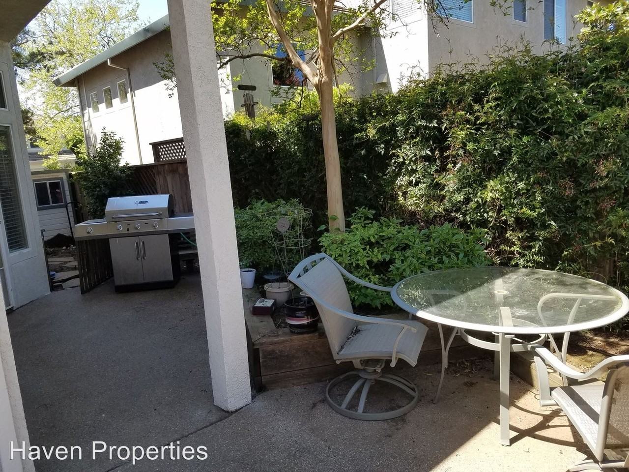 1050 Houston Cir - Photo 2 of 7