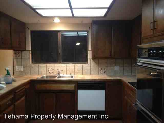 21905 Parkway Dr - Photo 2 of 4