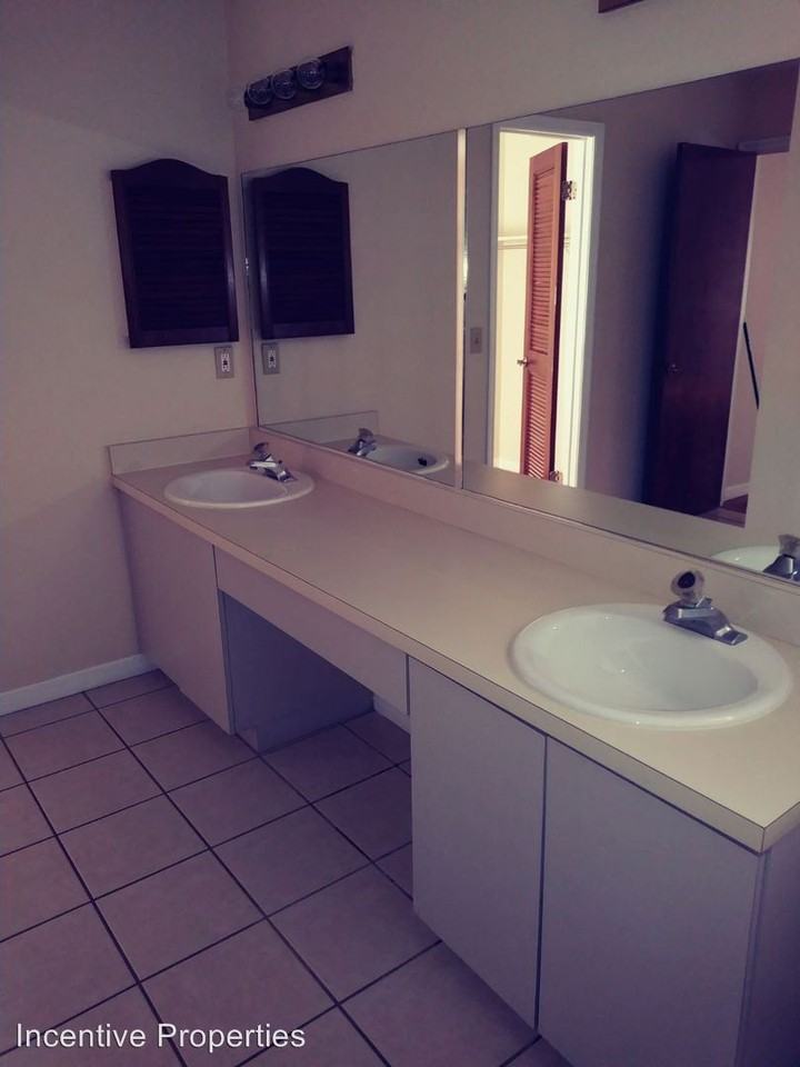 6769 Magnolia Pointe Cir - Photo 2 of 20