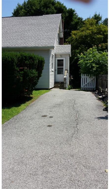 10 Old Mill Rd - Photo 2 of 12