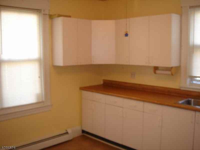 160 Wilson St - Photo 3 of 9