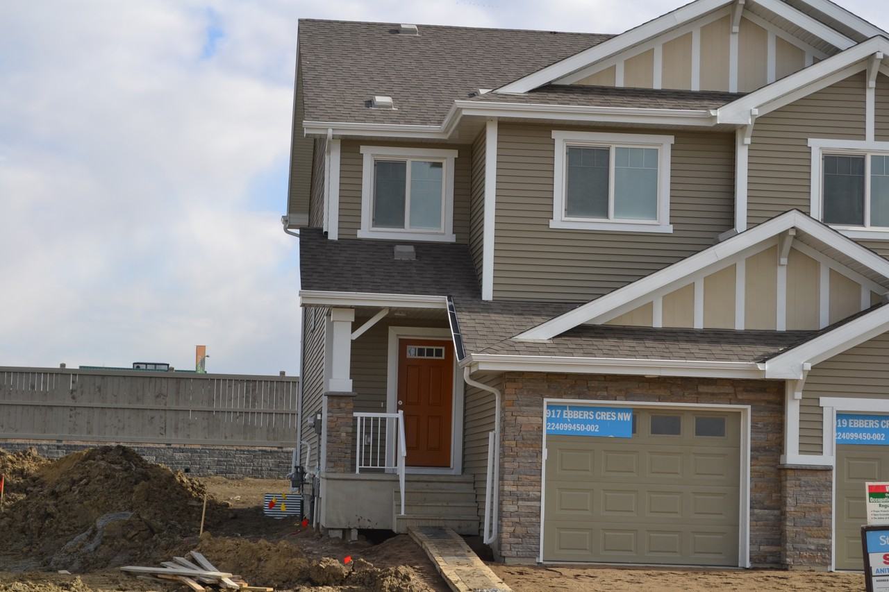 917 Ebbers Boulevard Northwest, Edmonton, AB T5Y 3B2 3 Bedroom House