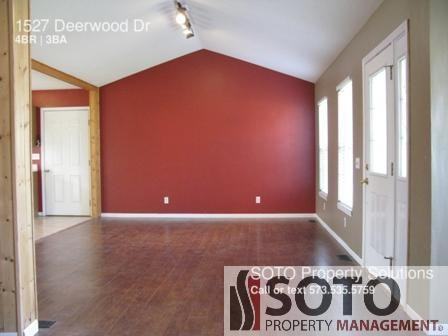 1527 Deerwood Dr - Photo 2 of 8