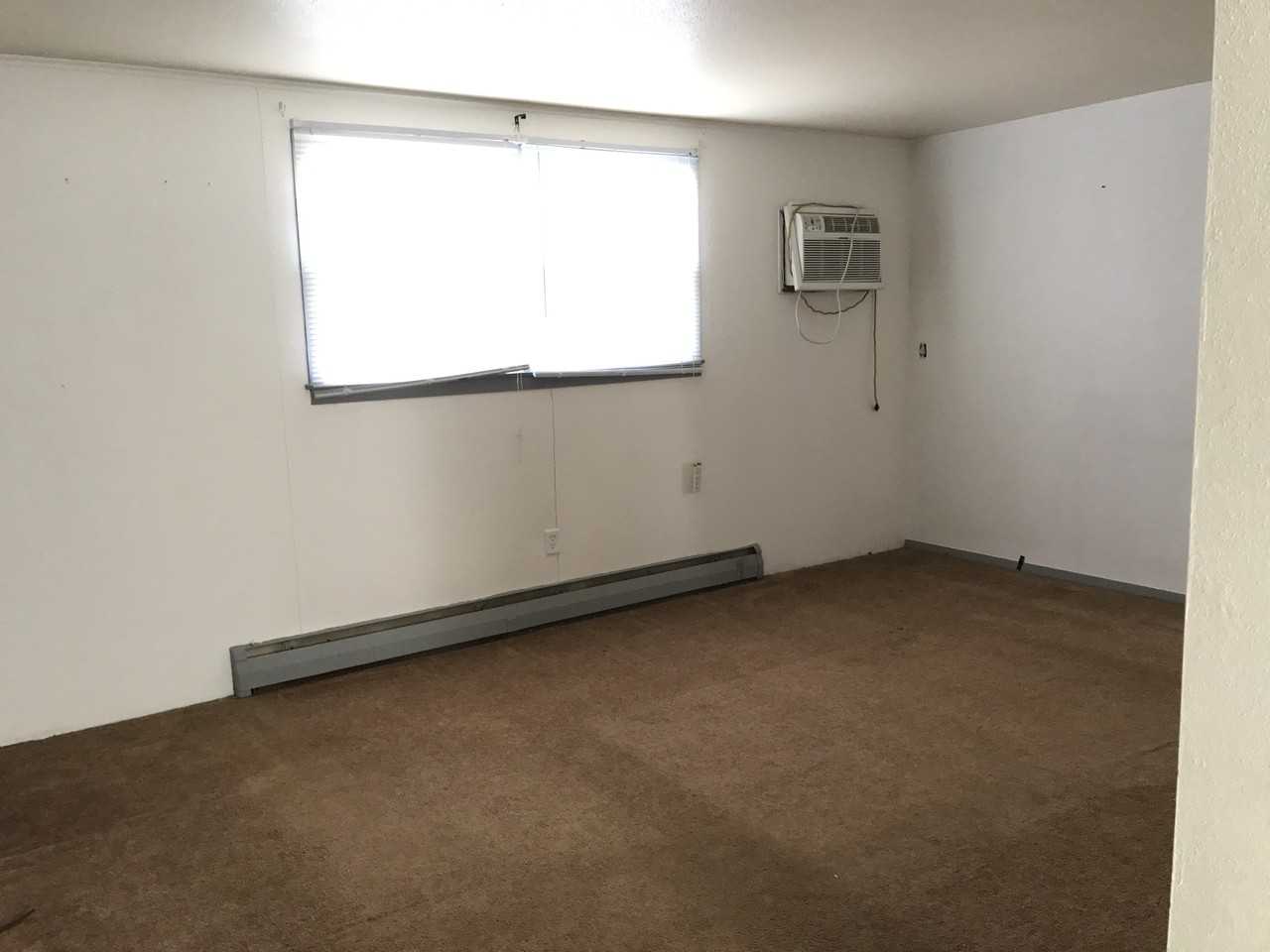 619 W Bennett St - Photo 2 of 8