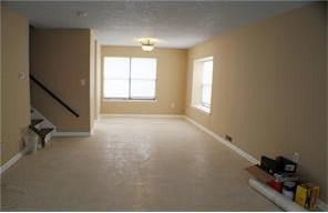 136 Abbot Ct - Photo 2 of 14