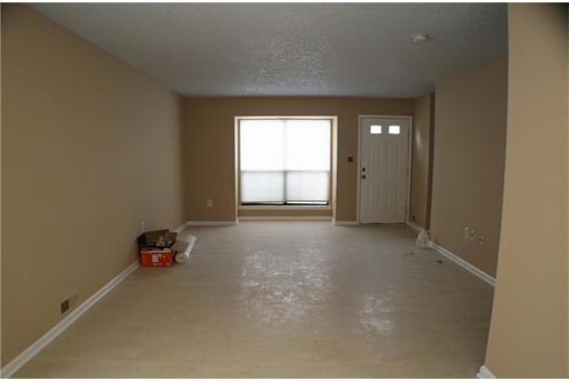 136 Abbot Ct - Photo 3 of 14