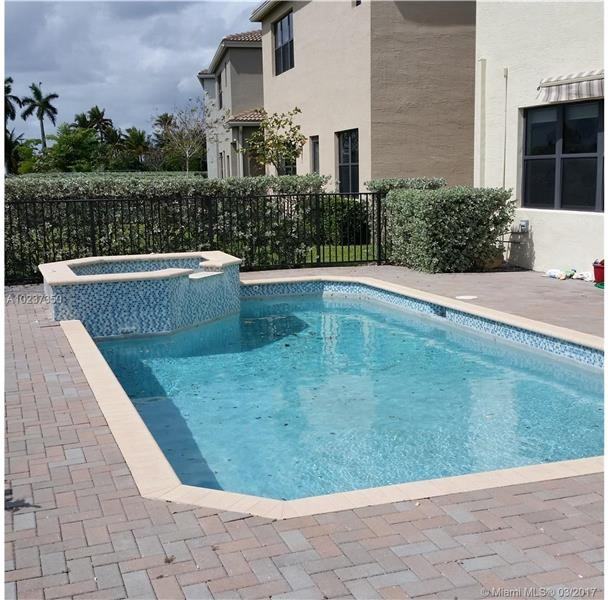 772 NE 191st St - Photo 2 of 24