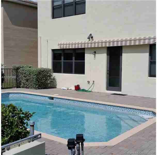 772 NE 191st St - Photo 3 of 24