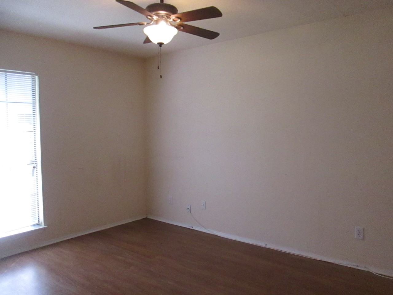 2900 Galemeadow Dr - Photo 3 of 7