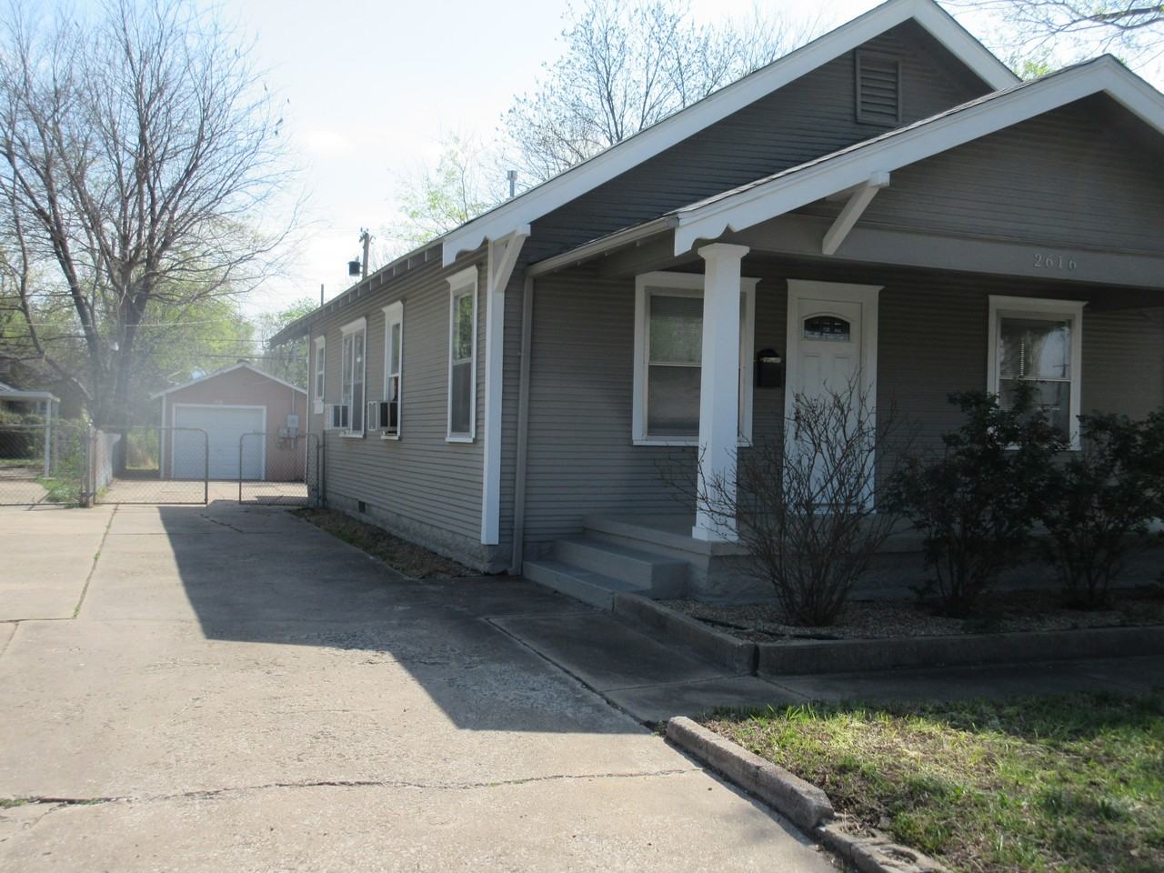 2616 E 7th St - Photo 2 of 15