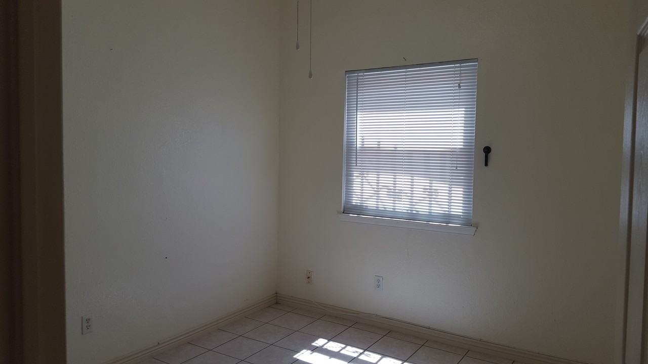 9815 Isaac Dr - Photo 3 of 10