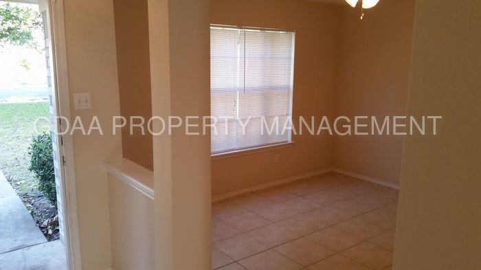 1313 Terra St - Photo 3 of 10