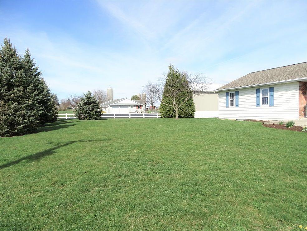 2072 Mount Joy Rd - Photo 2 of 14