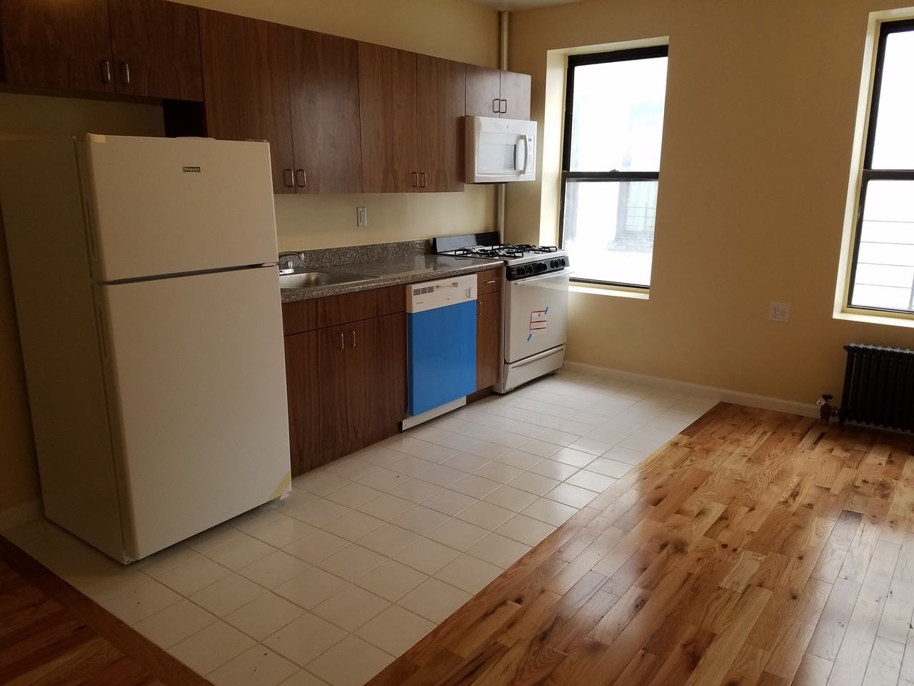 Nagle Ave & Thayer St #e14