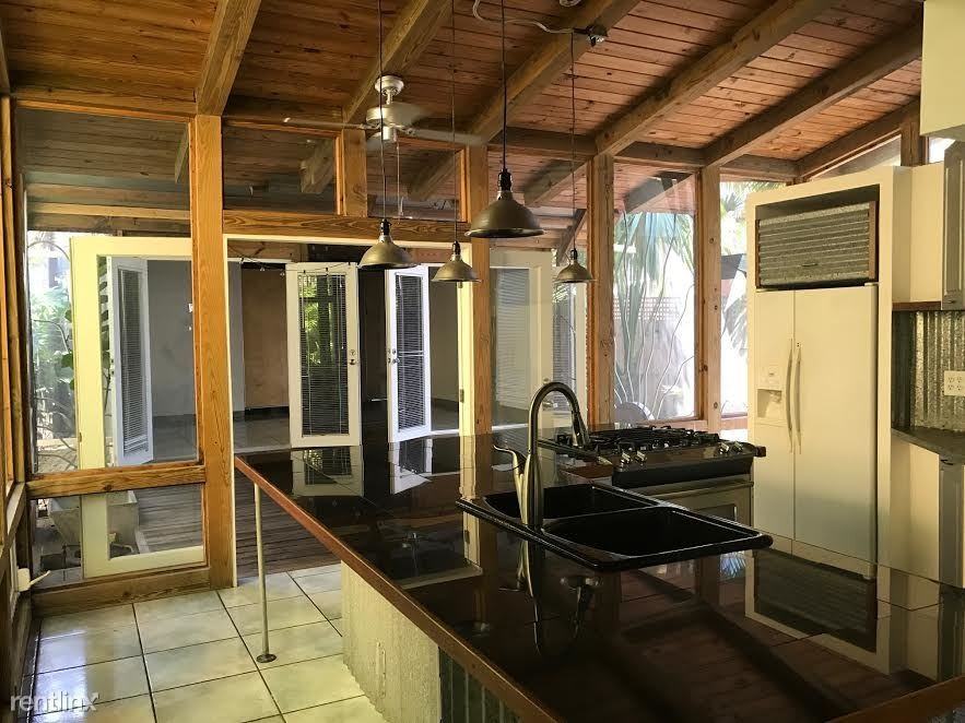 1101 SE 2nd St - Photo 2 of 20