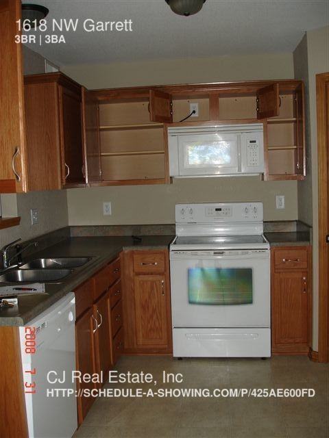 1618 NW Garrett Dr - Photo 2 of 7