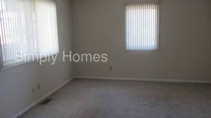 2305 Fowler Ave - Photo 2 of 7