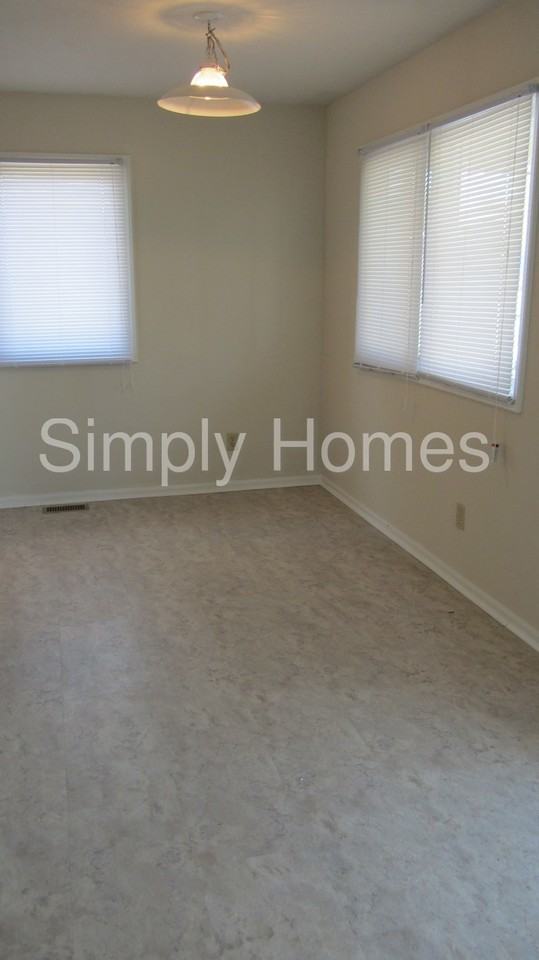 2305 Fowler Ave - Photo 3 of 7