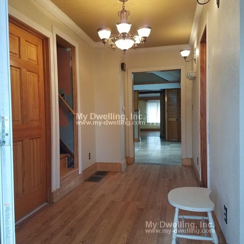 720 W 2nd St - Photo 2 of 17