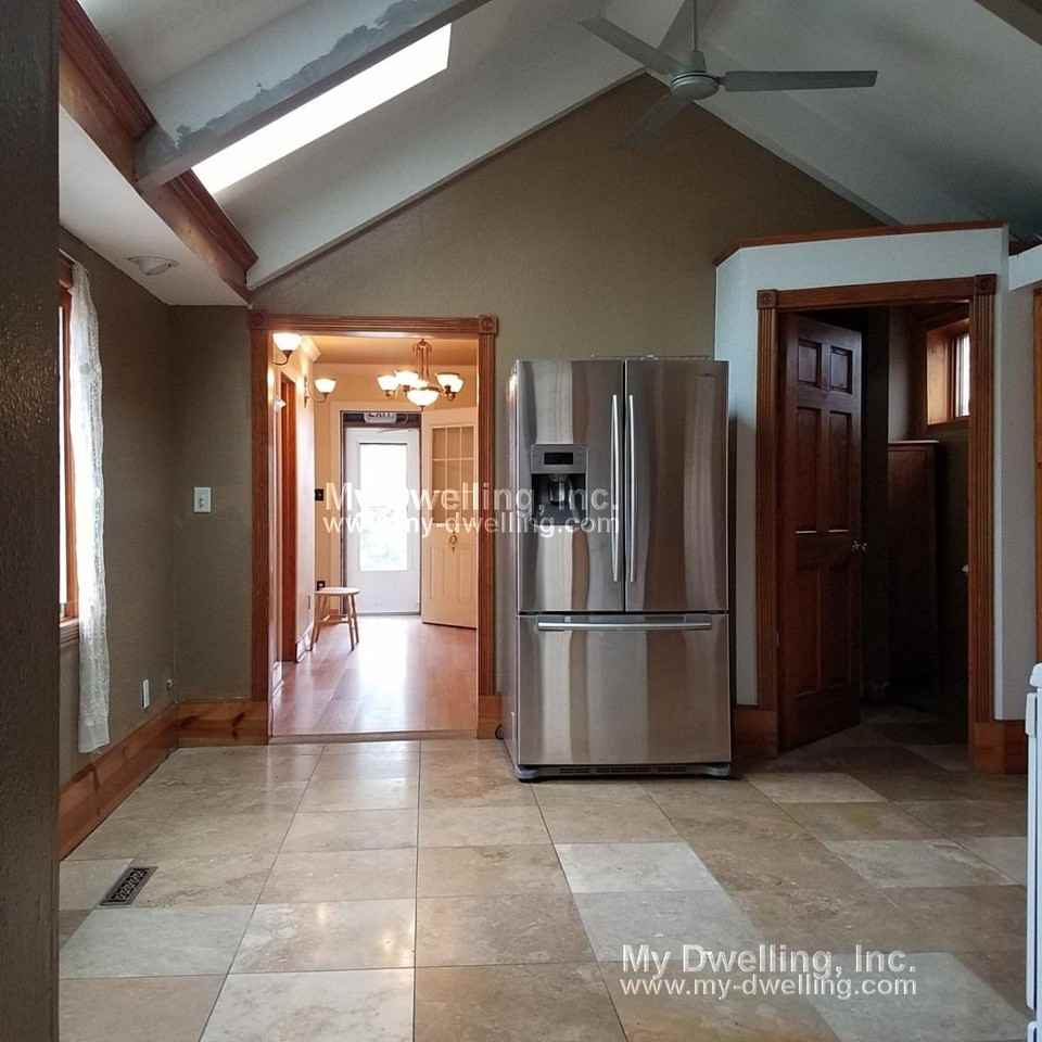 720 W 2nd St - Photo 3 of 17