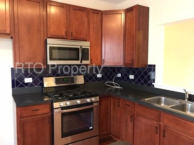 28909 Pondview Dr - Photo 2 of 8