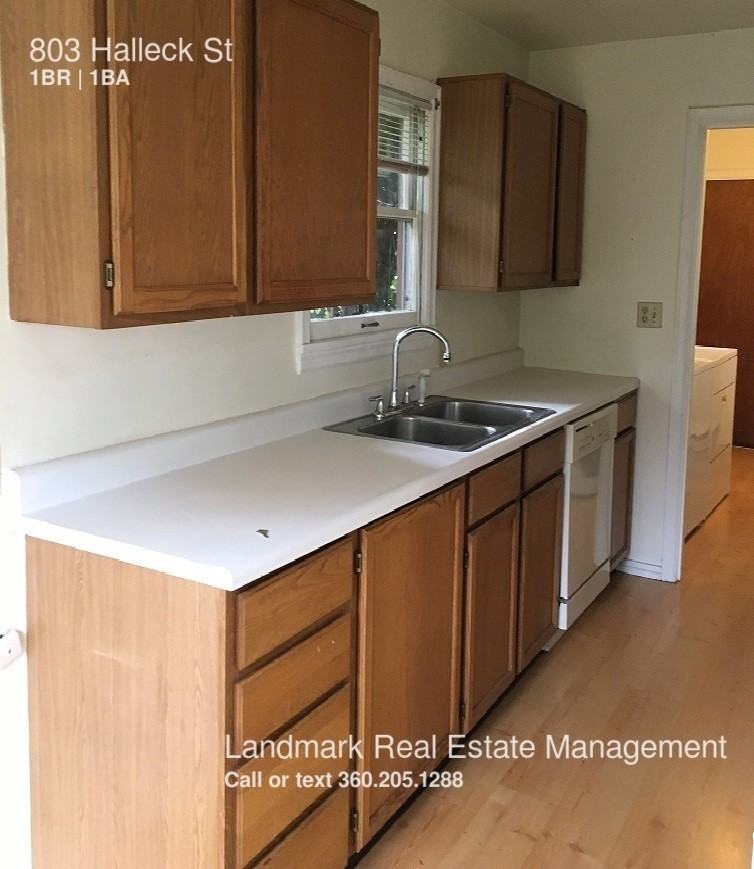 803 Halleck St - Photo 2 of 7