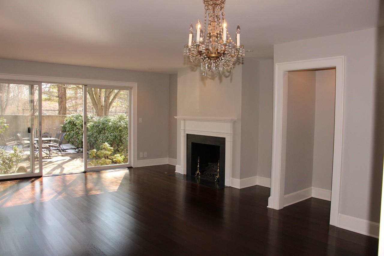 431 Pequot Ave #431 - Photo 3 of 19