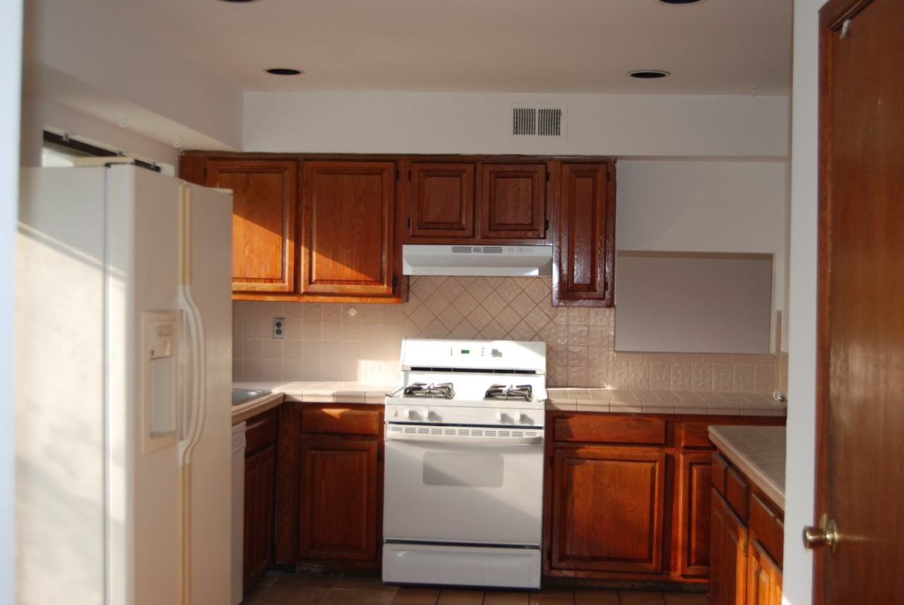 293 Pelham Rd - Photo 2 of 9