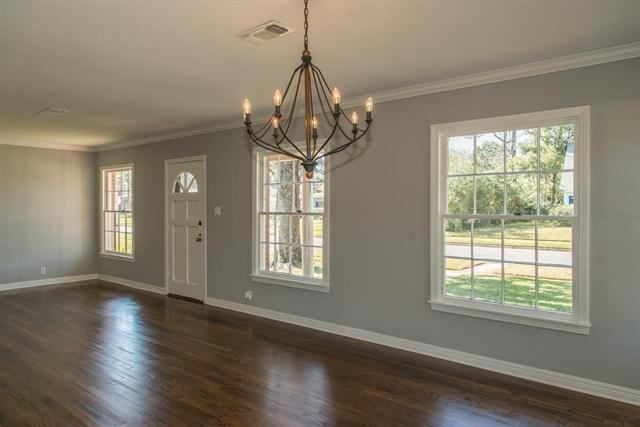 284 E Circuit Dr - Photo 3 of 24