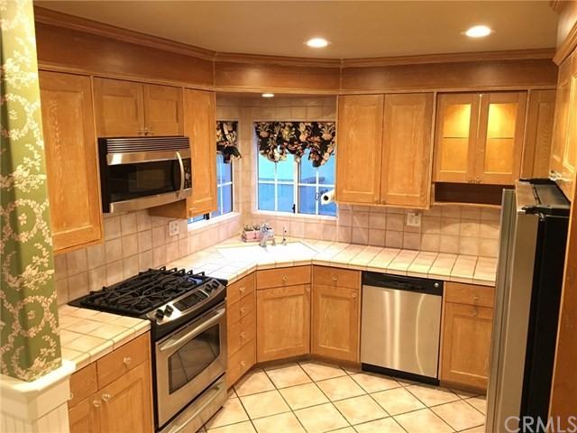 6537 Turnergrove Dr - Photo 2 of 20