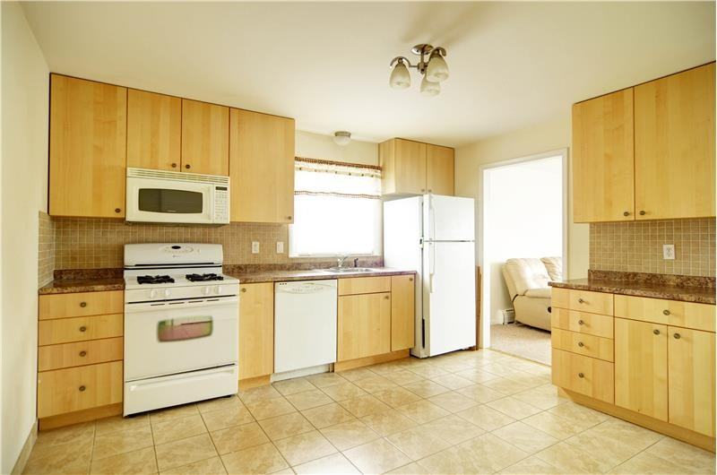 212 Hansen Ave - Photo 2 of 7