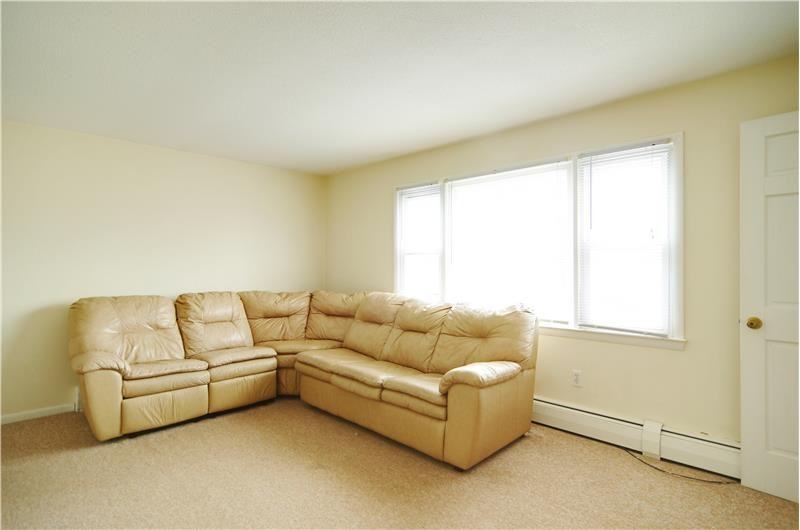 212 Hansen Ave - Photo 3 of 7
