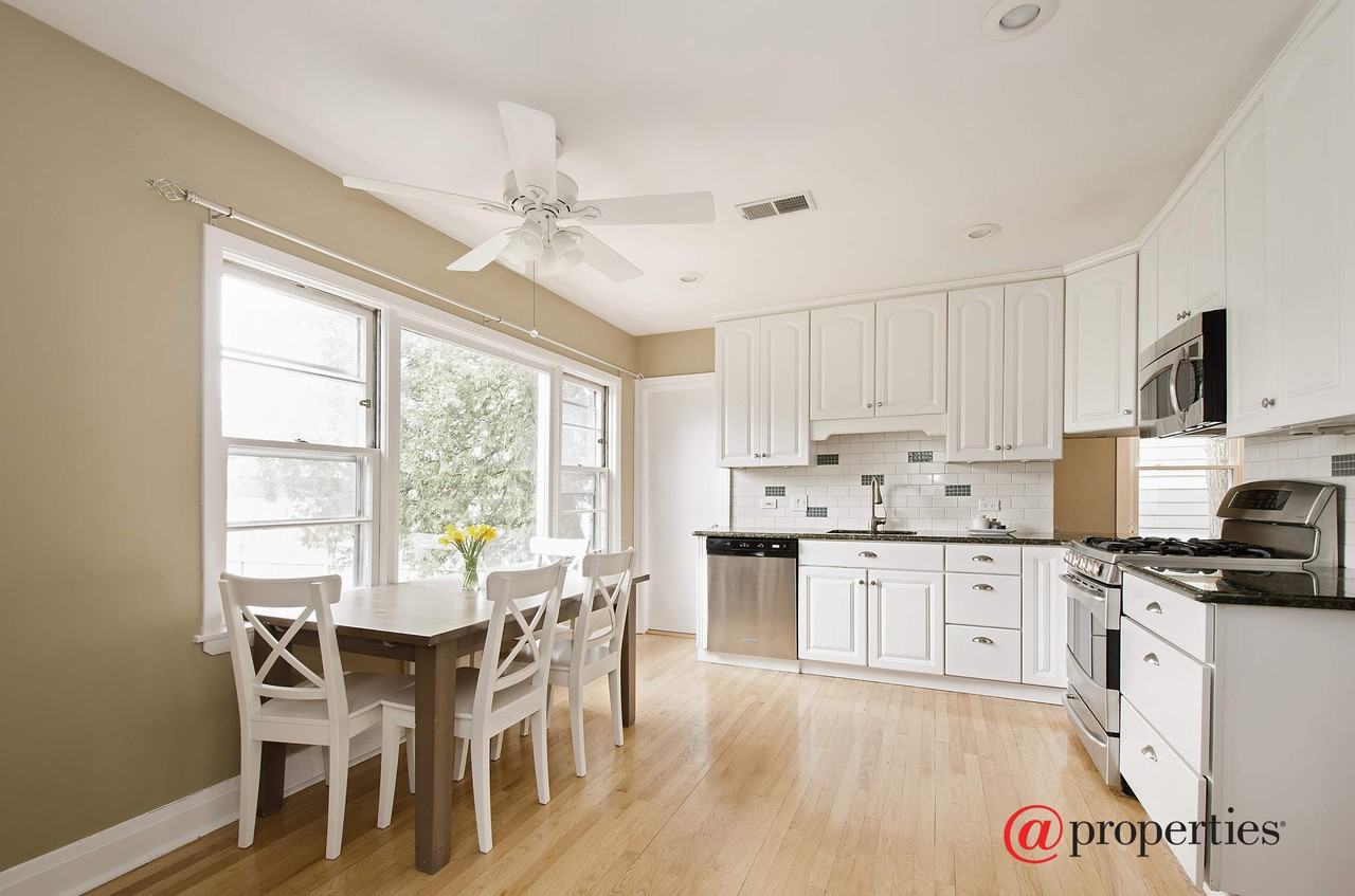 1010 Oak St - Photo 3 of 15