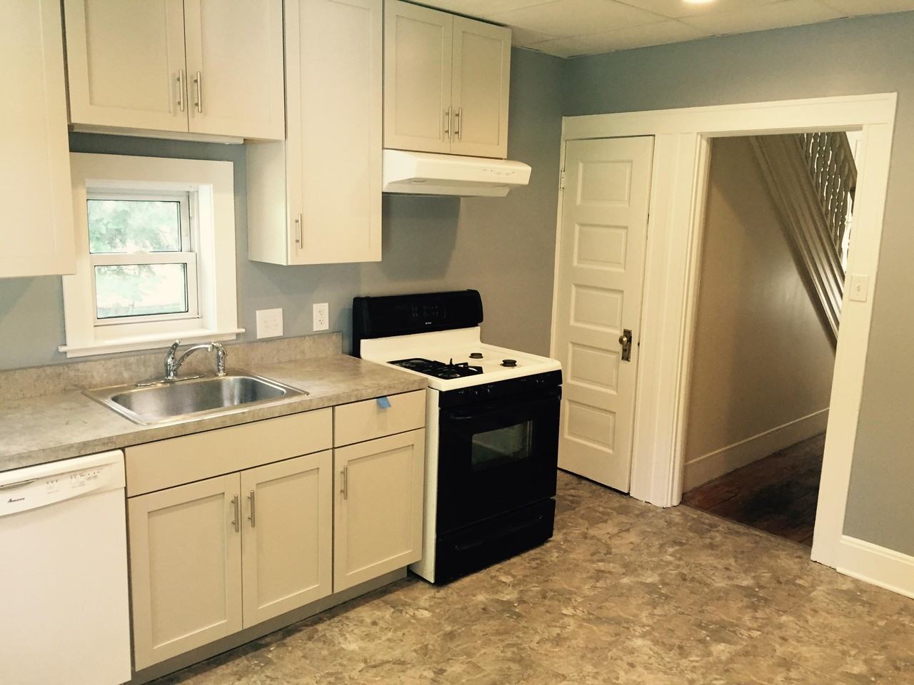 502 Nicoll Ave - Photo 2 of 3