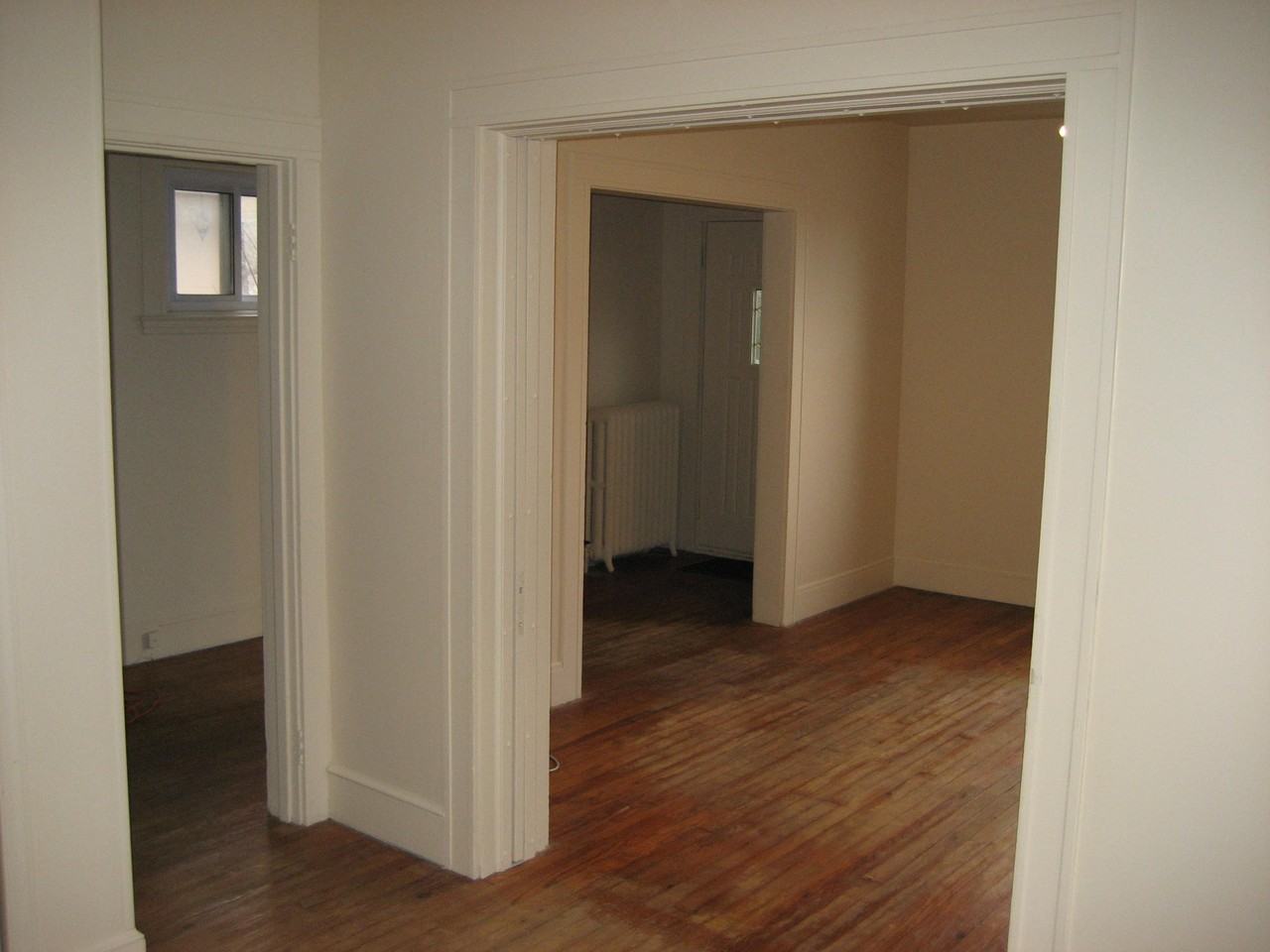 502 Nicoll Ave - Photo 3 of 3