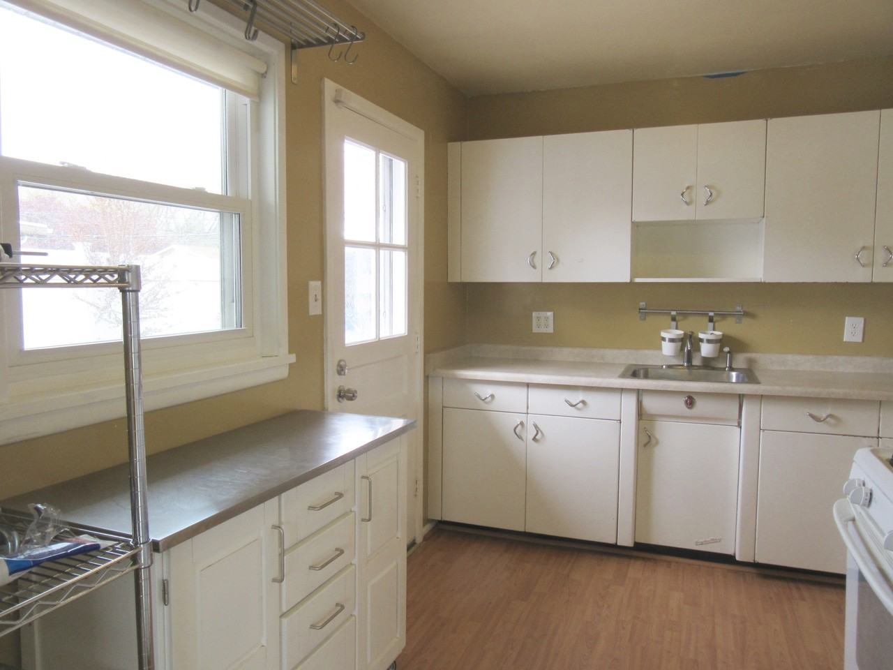 905 Catherine St W - Photo 2 of 18