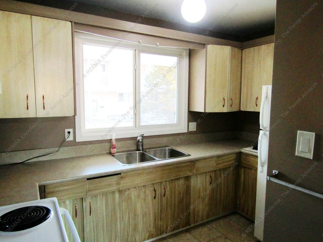 8107 132 Ave NW - Photo 3 of 15