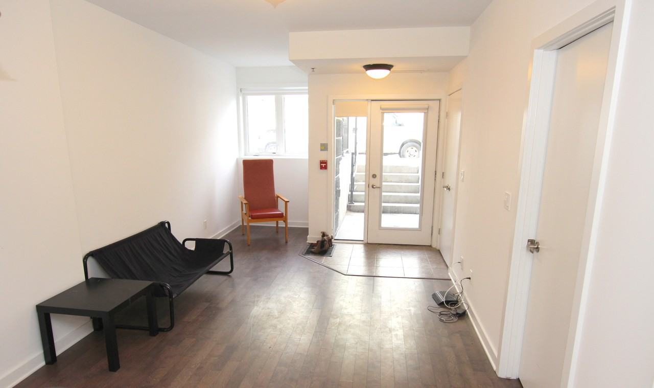 136 Daly Ave - Photo 3 of 9