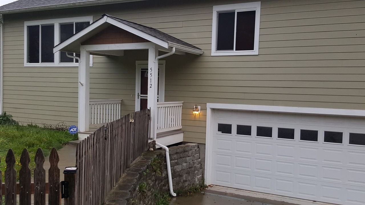 5512 Haig Pl NE - Photo 2 of 15