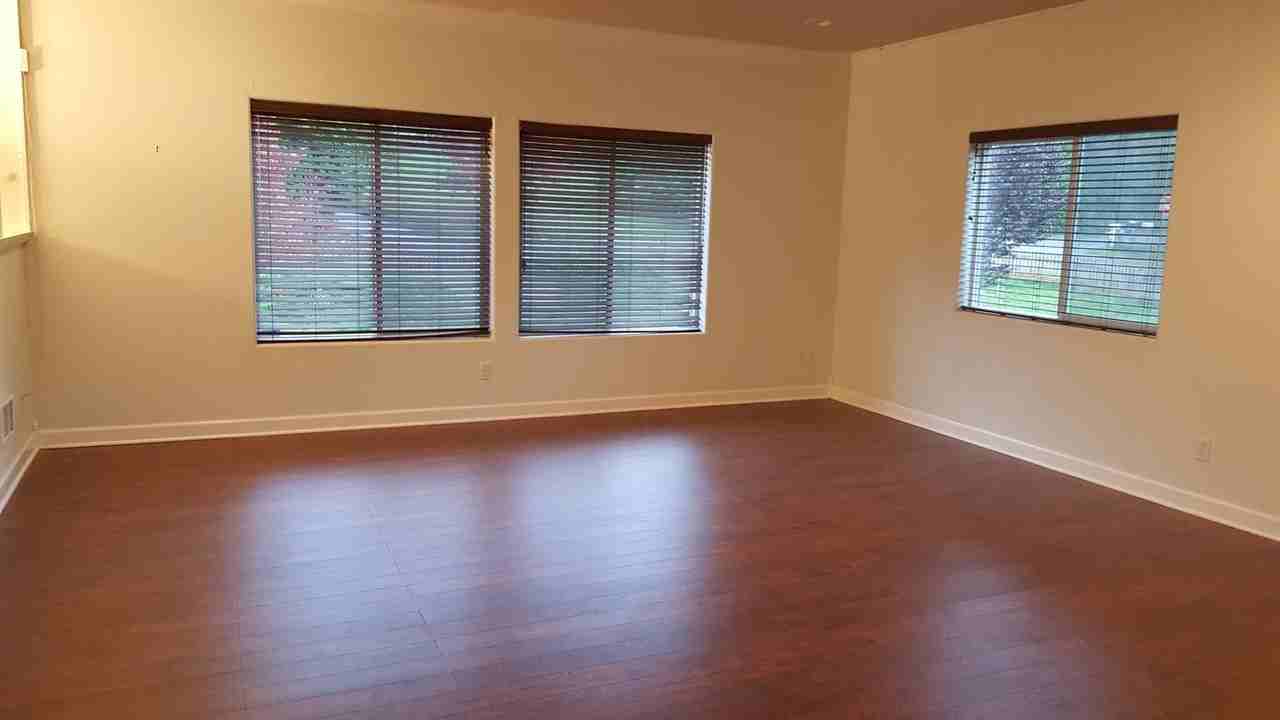 5512 Haig Pl NE - Photo 3 of 15