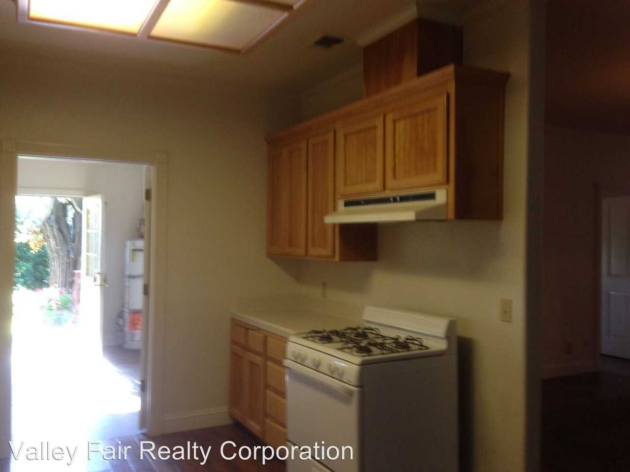 3864 Lincoln Rd - Photo 3 of 7