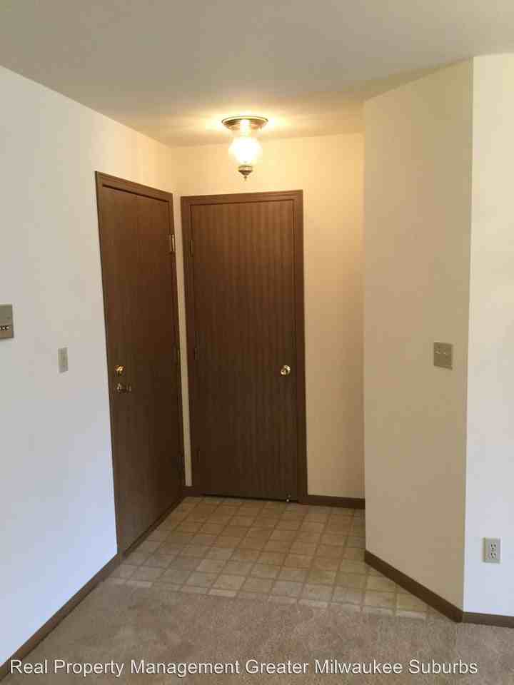 N91W17058 Apple Tree Ct. - Photo 3 of 19