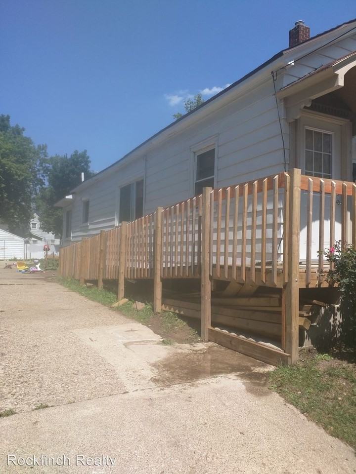 719 Crofton St SW - Photo 2 of 4