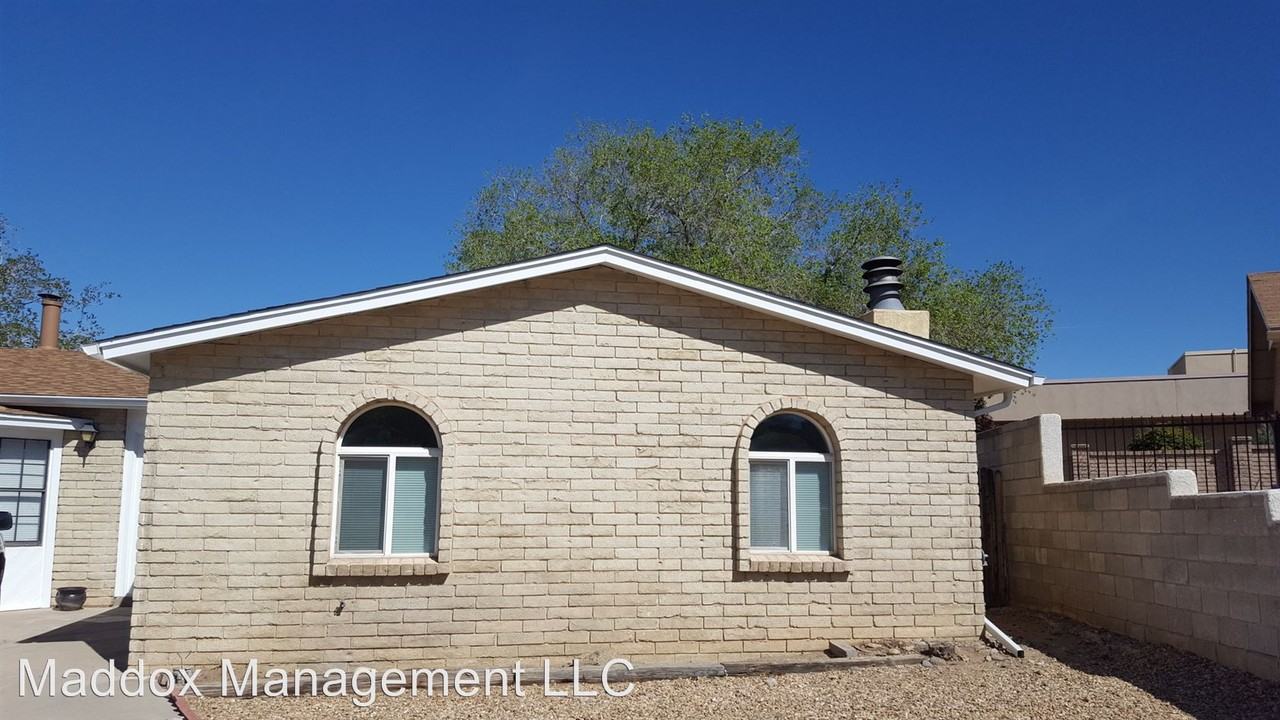 709 Don Cipriano Ct NE - Photo 2 of 10