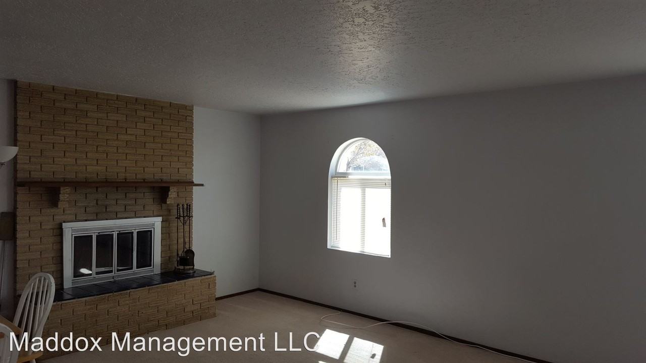 709 Don Cipriano Ct NE - Photo 3 of 10