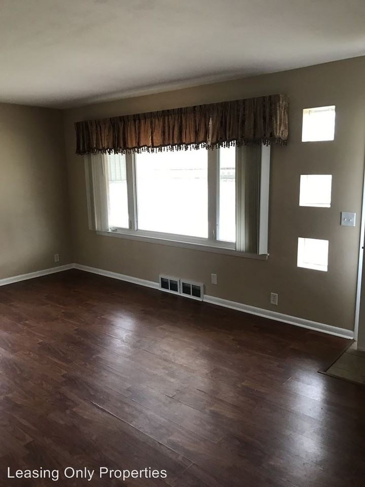 7711 39th Ave - Photo 2 of 7