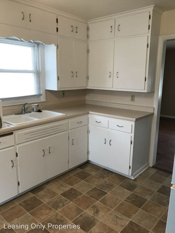 7711 39th Ave - Photo 3 of 7